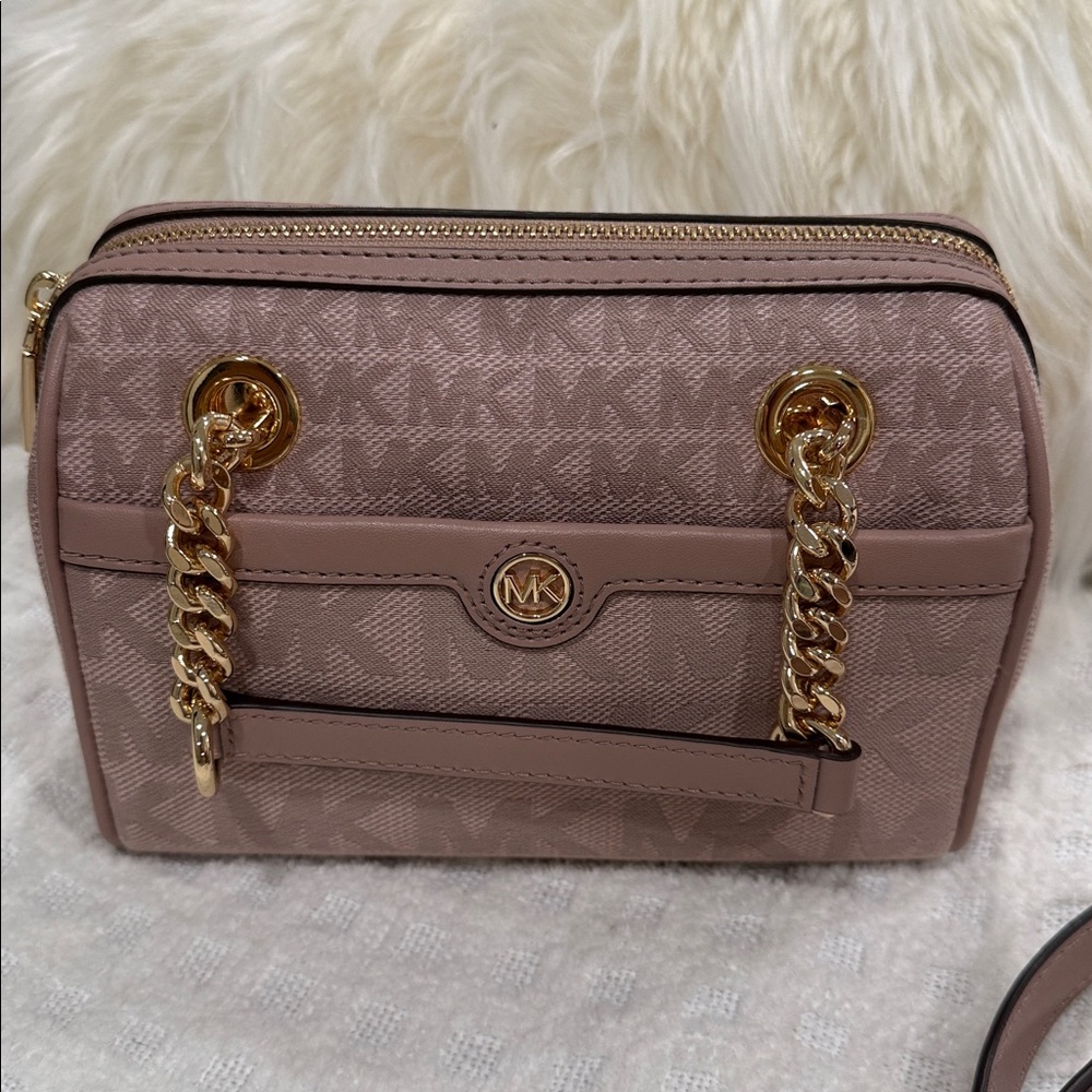 Michael Kors Blush Crossbody Bag with Gold Accents
NWT💃🏻 - Picture 2 of 9